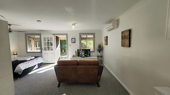 Riesling Trail and Clare Valley Cottages