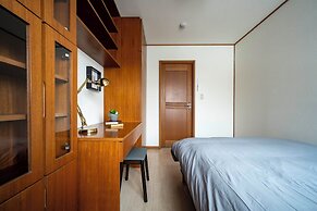 E-US NAEBO HOUSE