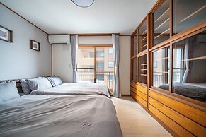 E-US NAEBO HOUSE