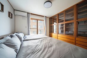 E-US NAEBO HOUSE