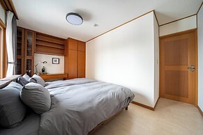 E-US NAEBO HOUSE
