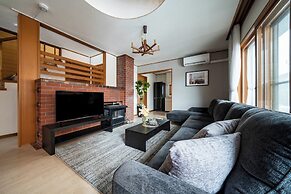 E-US NAEBO HOUSE