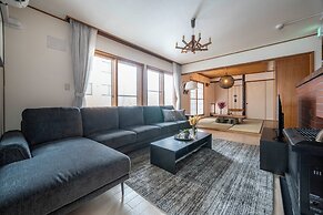 E-US NAEBO HOUSE