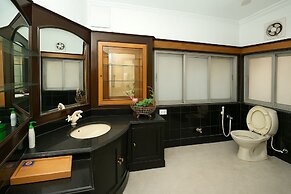 Nivaasa Apartment by Jadecaps