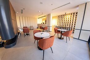 White Season Hotel