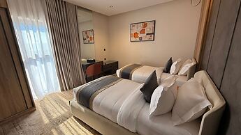 White Season Hotel