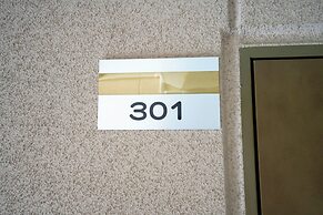 SILK COURT 301