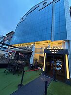 THE ONE HOTEL