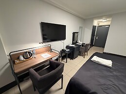 THE ONE HOTEL