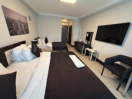 THE ONE HOTEL