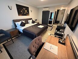 THE ONE HOTEL