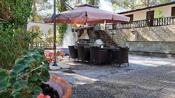 Charming Villa in Moniatis, Cyprus - Private Pool & Garden