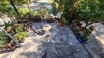 Charming Villa in Moniatis, Cyprus - Private Pool & Garden