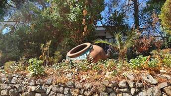 Charming Villa in Moniatis, Cyprus - Private Pool & Garden