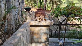 Charming Villa in Moniatis, Cyprus - Private Pool & Garden