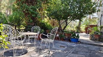 Charming Villa in Moniatis, Cyprus - Private Pool & Garden
