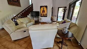 Charming Villa in Moniatis, Cyprus - Private Pool & Garden