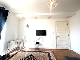 1 Bed Flat - Sleeps 4 - Pets - Parking - Wifi