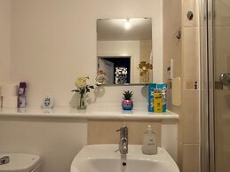1 Bed Flat - Sleeps 4 - Pets - Parking - Wifi