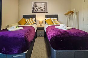 4BR Contractor Accommodation w 4 Bathroom