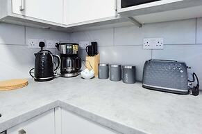 4BR Contractor Accommodation w 4 Bathroom
