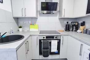 4BR Contractor Accommodation w 4 Bathroom