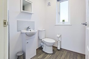 4BR Contractor Accommodation w 4 Bathroom