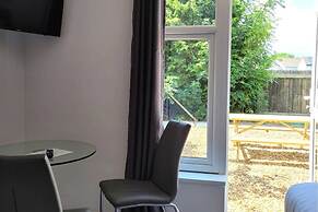 4BR Contractor Accommodation w 4 Bathroom
