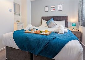 Group Stay Deasls on Outfield 5BR House w 10 Beds