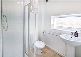 Group Stay Deasls on Outfield 5BR House w 10 Beds
