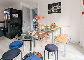 Group Stay Deasls on Outfield 5BR House w 10 Beds