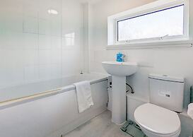 Group Stay Deasls on Outfield 5BR House w 10 Beds