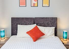 Group Stay Deasls on Outfield 5BR House w 10 Beds