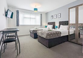 Group Stay Deasls on Outfield 5BR House w 10 Beds
