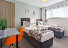 Group Stay Deasls on Outfield 5BR House w 10 Beds