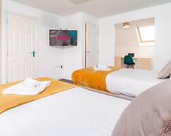 4BR Westlake Accommodation