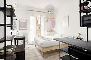 JOIVY Elegant Double Studios near Subway Station