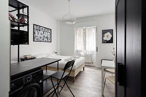 JOIVY Elegant Double Studios near Subway Station