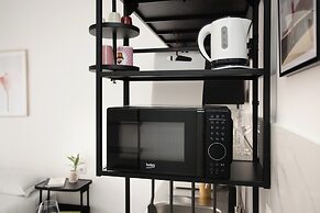 JOIVY Elegant Double Studios near Subway Station