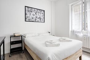 JOIVY Elegant Double Studios near Subway Station