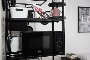 JOIVY Elegant Double Studios near Subway Station