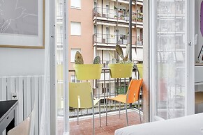 JOIVY Elegant Double Studios near Subway Station