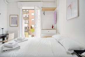 JOIVY Elegant Double Studios near Subway Station
