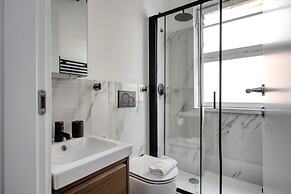 JOIVY Elegant Double Studios near Subway Station
