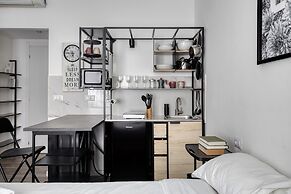JOIVY Elegant Double Studios near Subway Station