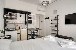 JOIVY Elegant Double Studios near Subway Station