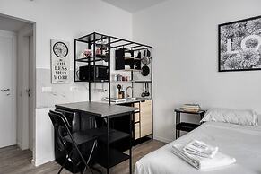JOIVY Elegant Double Studios near Subway Station