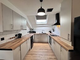 2 Bedroom Queen Street
