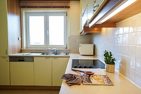 Spacious Apartment With Sea Views