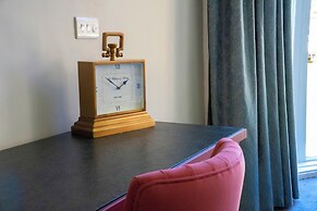 Poets 24 Apartments